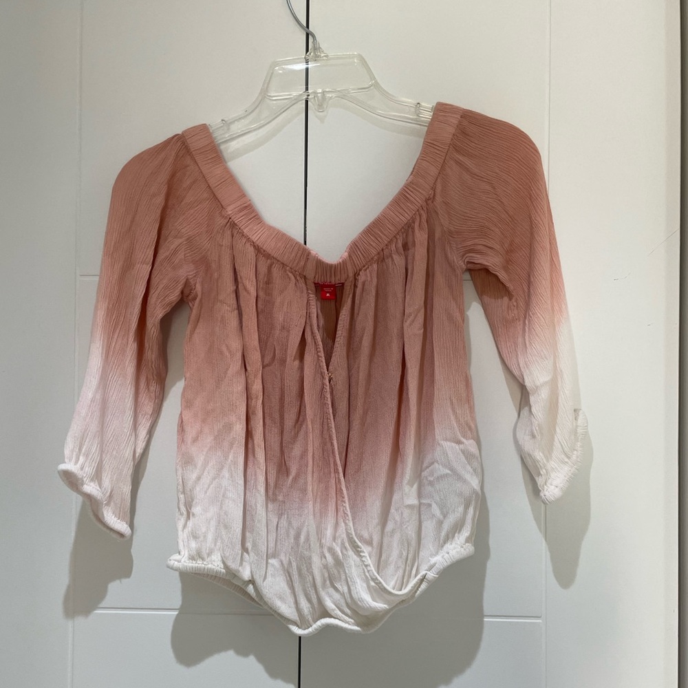 GUESS ombré nude and white flowy blouse